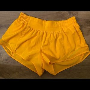 clementine lulu lemon hotty hots 2.5 inch size 6!
